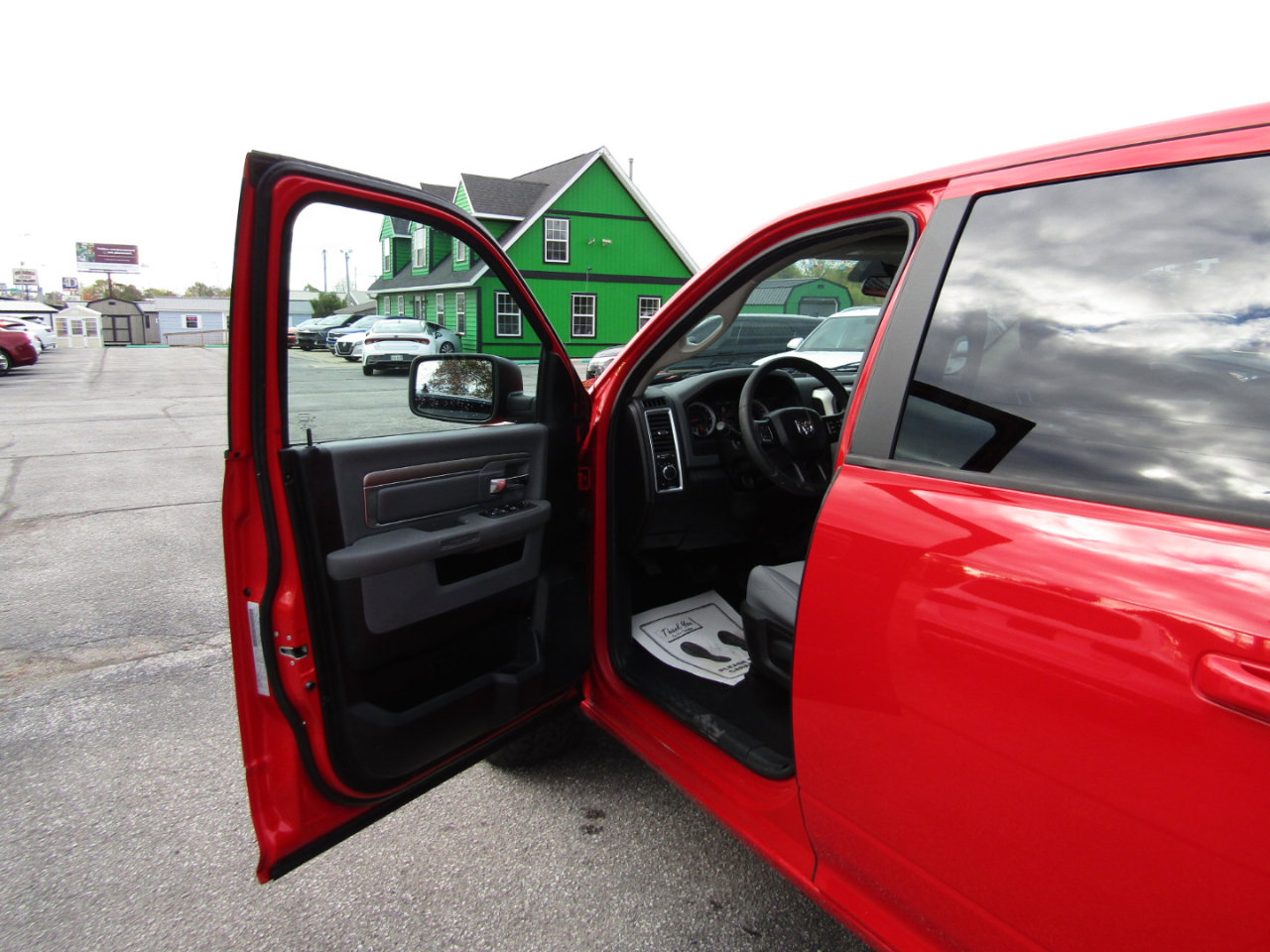 Used 2019 RAM 1500 Classic SLT image 15