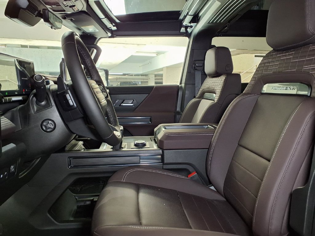 New 2026 GMC Hummer EV SUV w/ LPO, Illumination Package AWD/4WD image 16