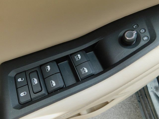 Used 2023 Jeep Grand Cherokee Limited image 10