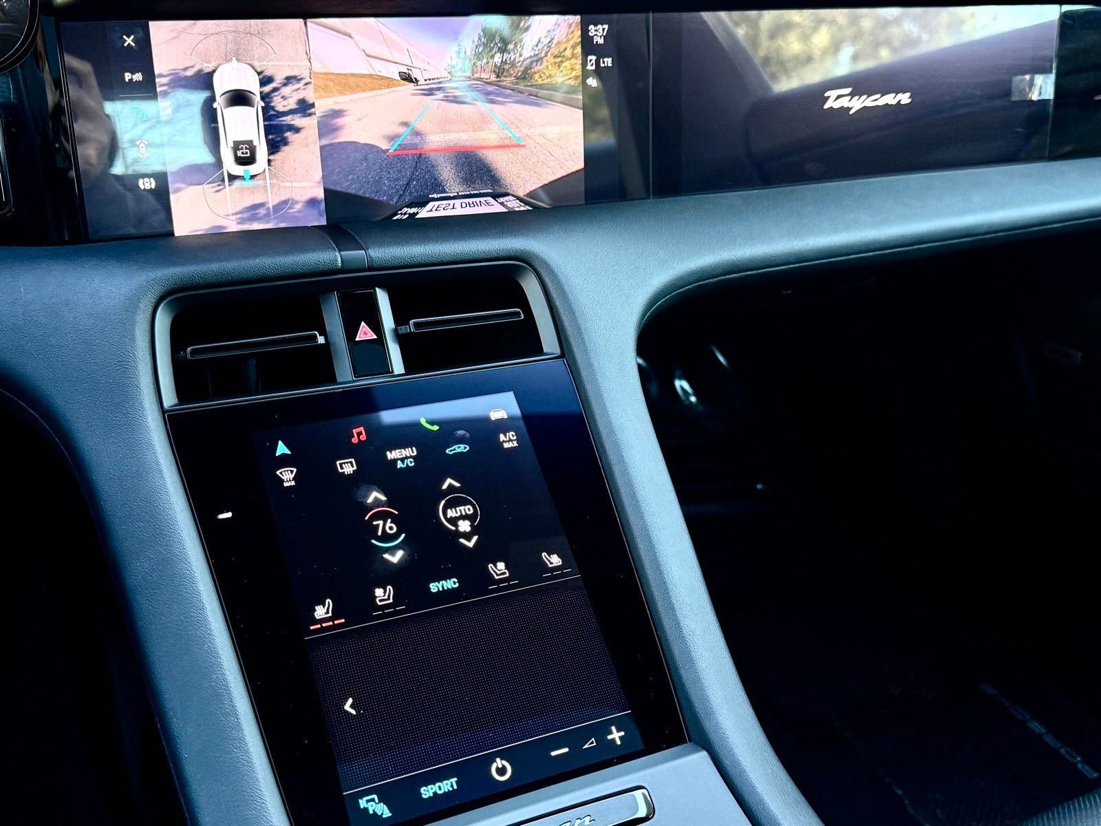 Used 2022 Porsche Taycan Base image 30