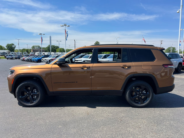 New 2026 Jeep Grand Cherokee L Limited w/ Limited Altitude Package AWD/4WD image 4