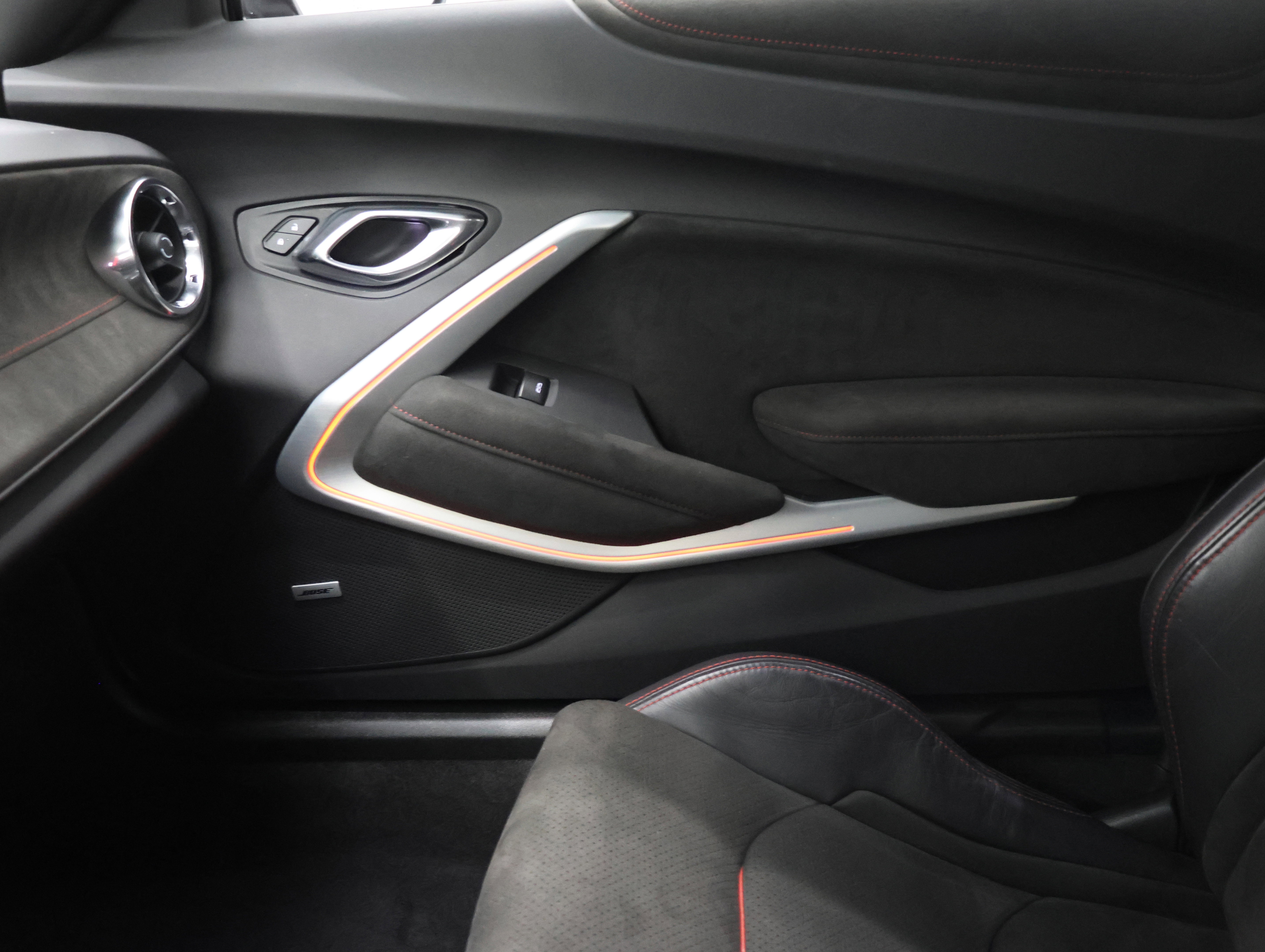 Used 2021 Chevrolet Camaro ZL1 RWD image 13