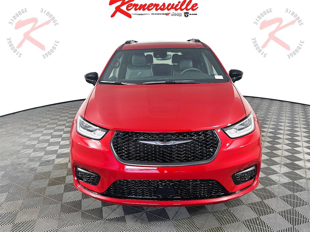 New 2026 Chrysler Pacifica Limited image 2