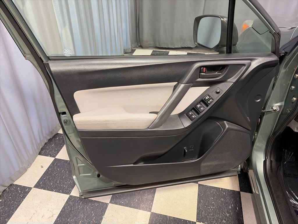Used 2015 Subaru Forester 2.5i AWD/4WD image 14