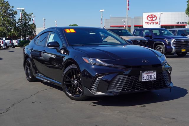 Certified 2025 Toyota Camry SE image 2