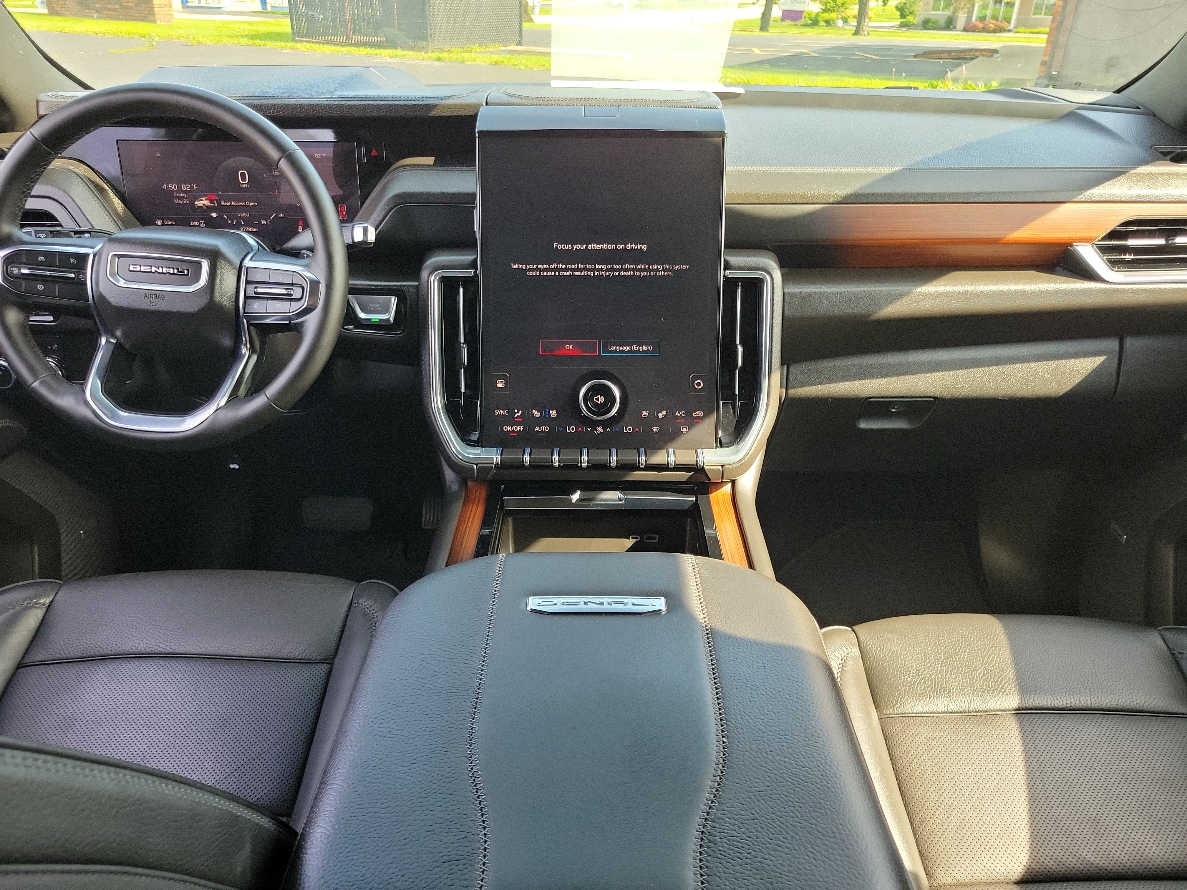 Used 2025 GMC Yukon Denali AWD/4WD image 9