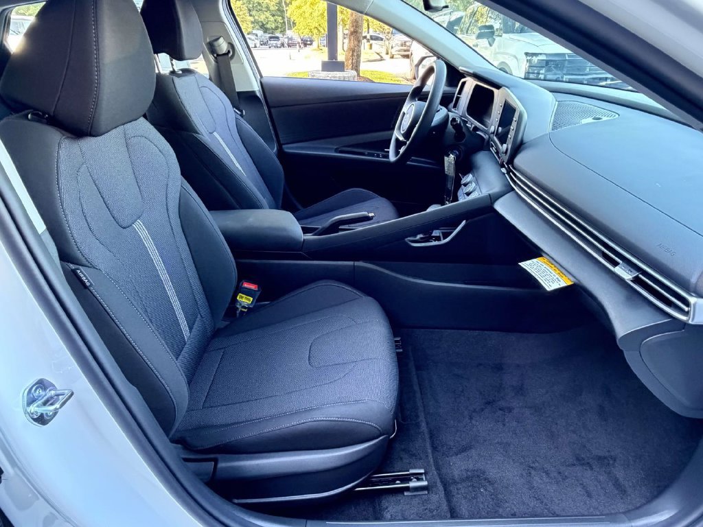 New 2026 Hyundai Elantra SE FWD image 9
