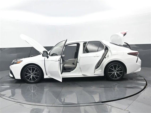 Used 2024 Toyota Camry SE image 32