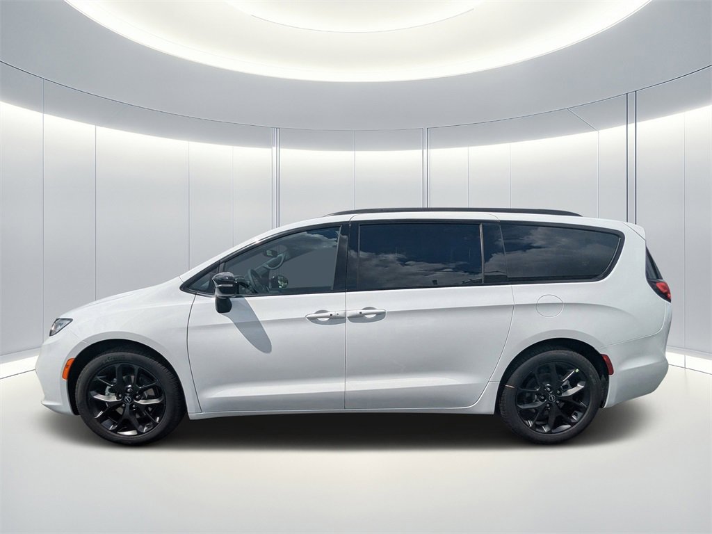 New 2026 Chrysler Pacifica Limited w/ S Appearance Package image 7