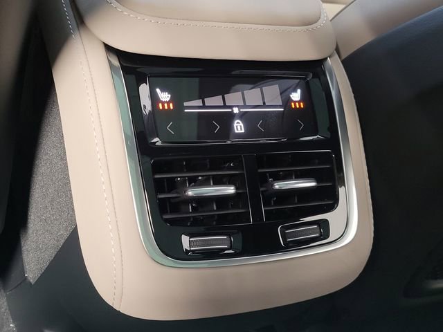 New 2026 Volvo XC90 B6 Plus w/ Protection Package Premier AWD/4WD image 12