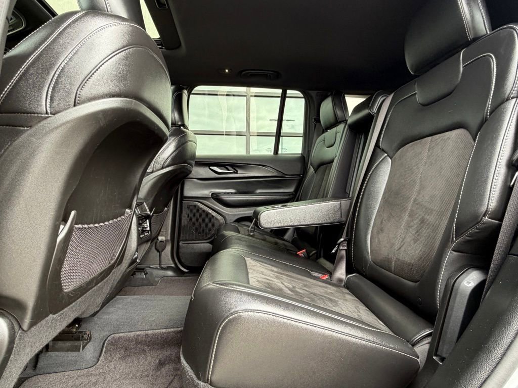 Used 2023 Jeep Grand Cherokee Altitude image 20