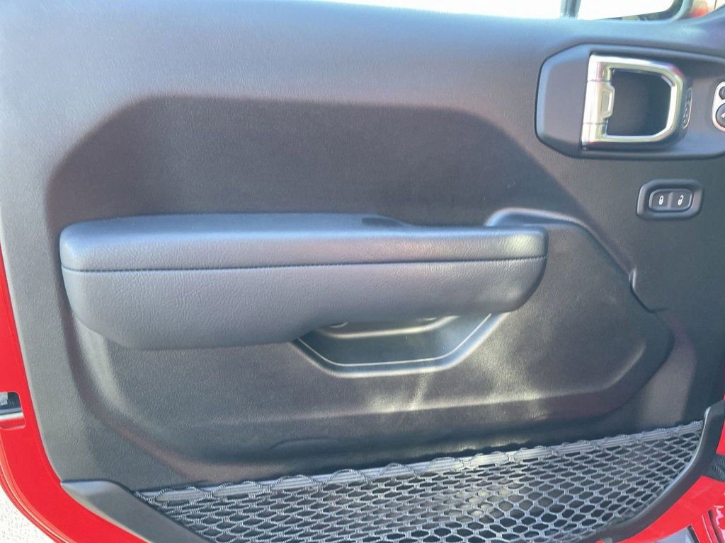 Used 2025 Jeep Wrangler Rubicon w/ Convenience Group image 24