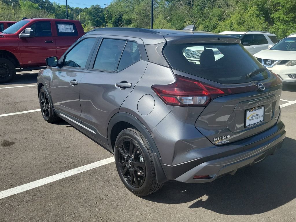 Used 2023 Nissan Kicks SR w/ SR Premium Package FWD image 5