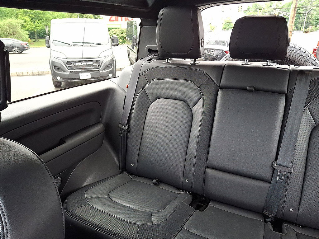 Used 2024 Land Rover Defender 90 X-Dynamic SE AWD/4WD image 12
