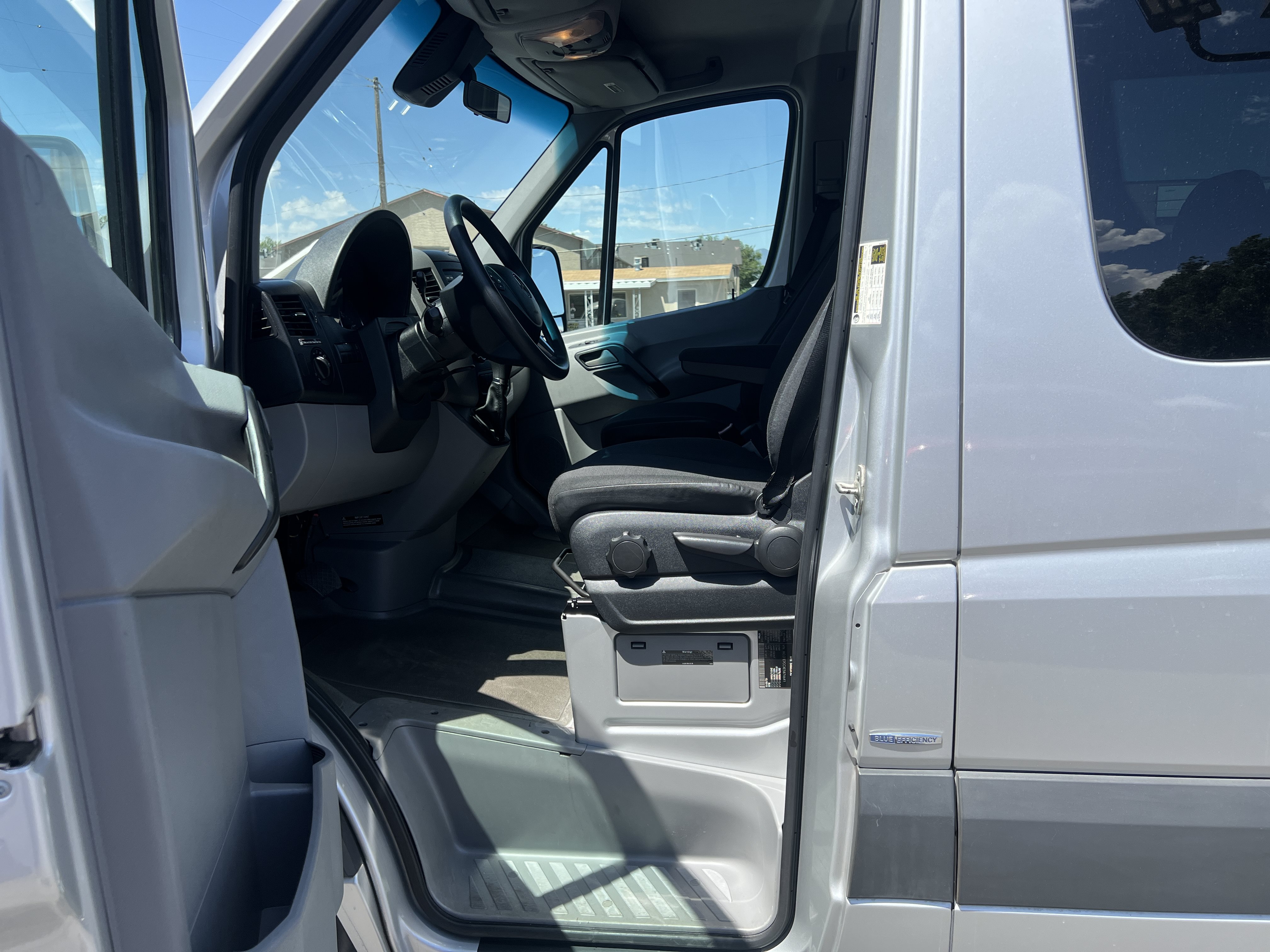 Used 2014 Mercedes-Benz Sprinter 2500 image 12