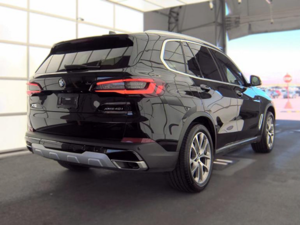 Used 2022 BMW X5 xDrive40i w/ Climate Comfort Package AWD/4WD image 2