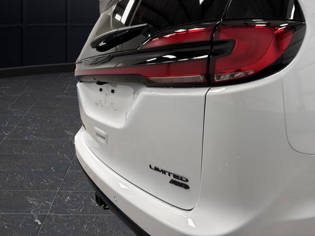 New 2026 Chrysler Pacifica Limited w/ Uconnect Theater Family Group image 35