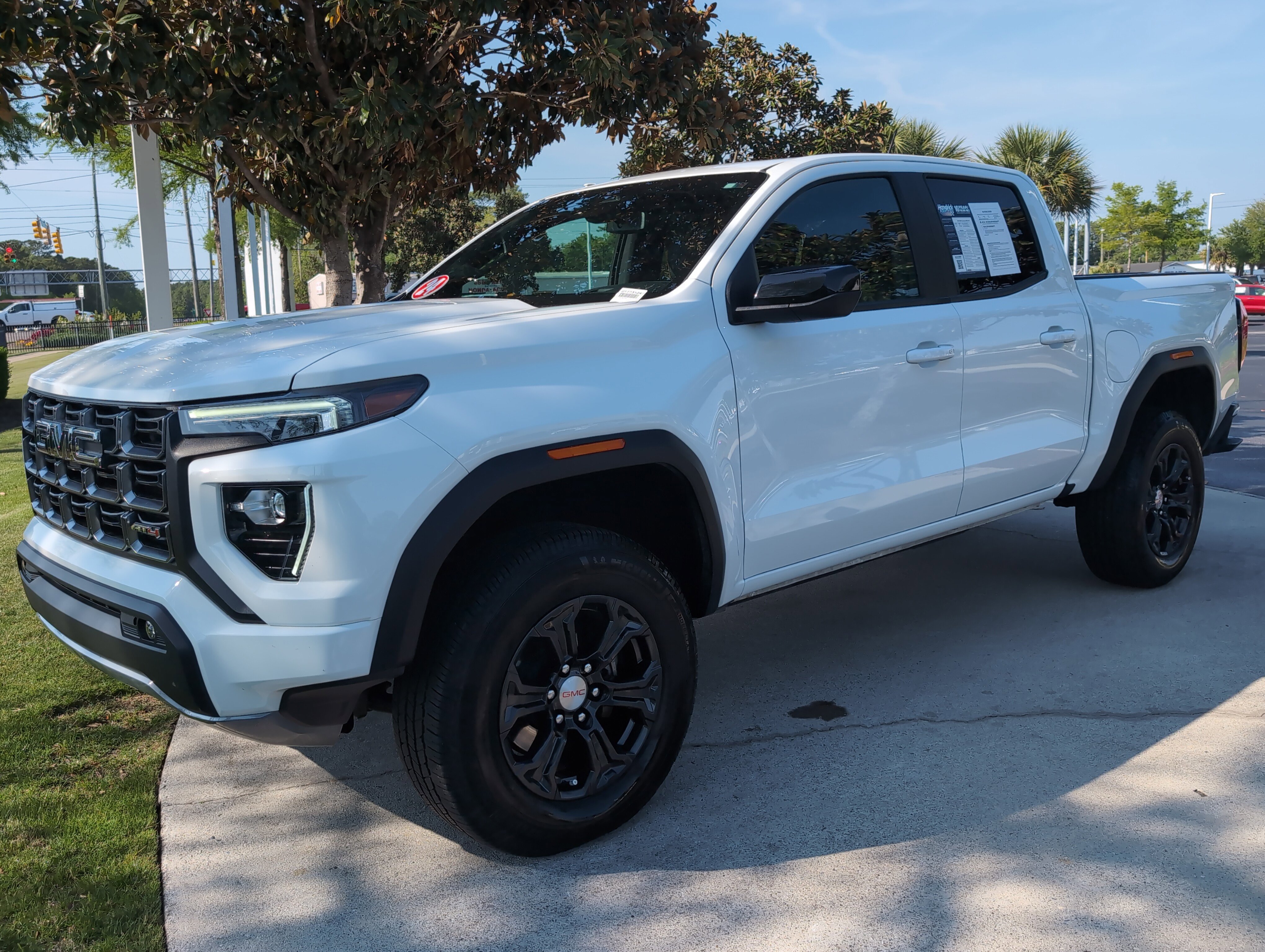 Used 2024 GMC Canyon AT4 w/ AT4 Premium Package AWD/4WD image 5