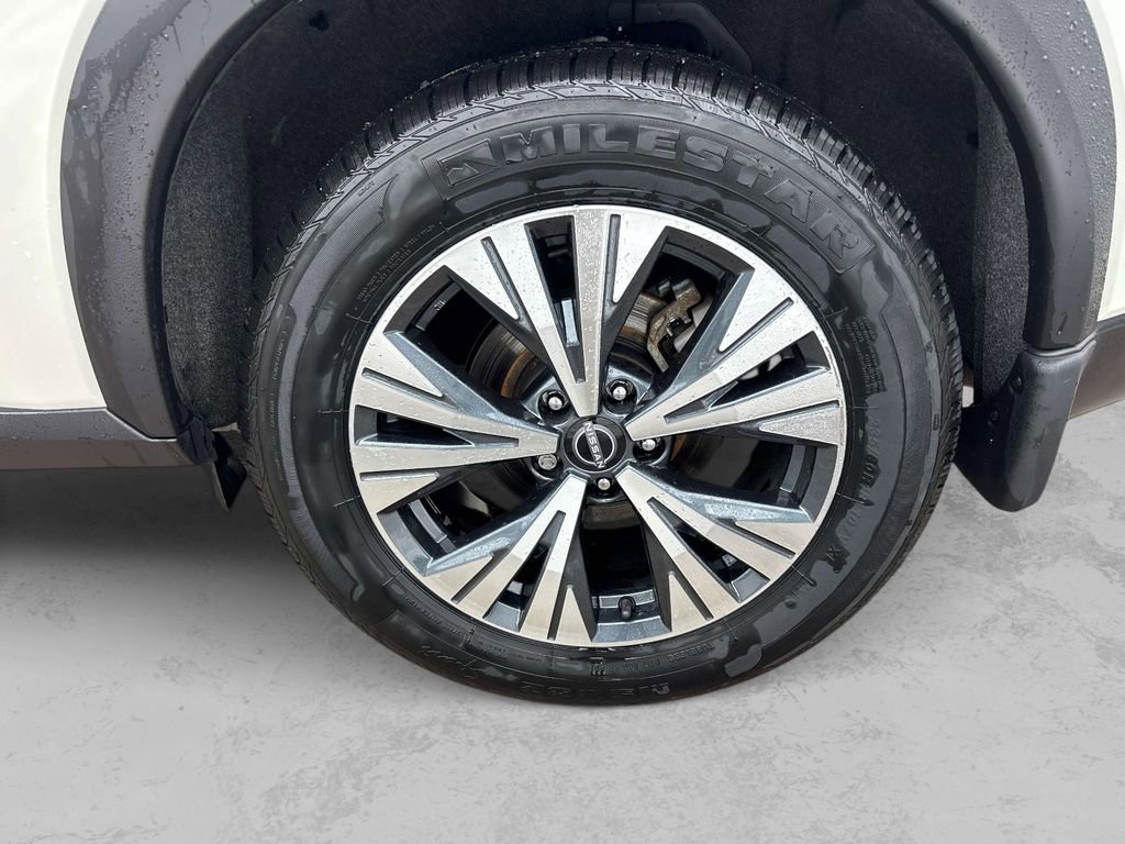 Used 2023 Nissan Rogue SV w/ SV Premium B Package image 8