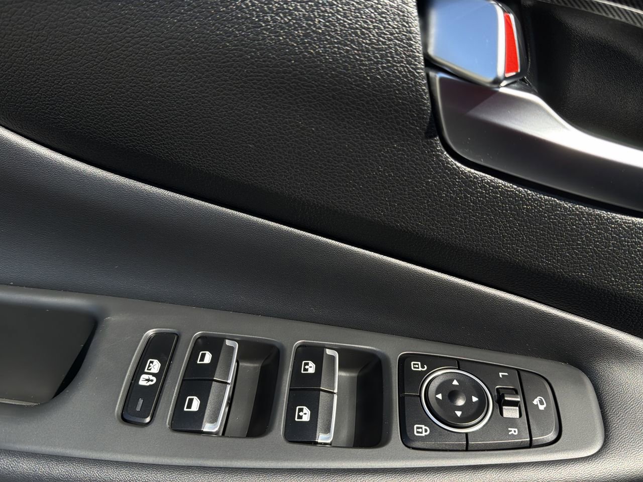 Used 2023 Hyundai Santa Fe Limited AWD/4WD image 16