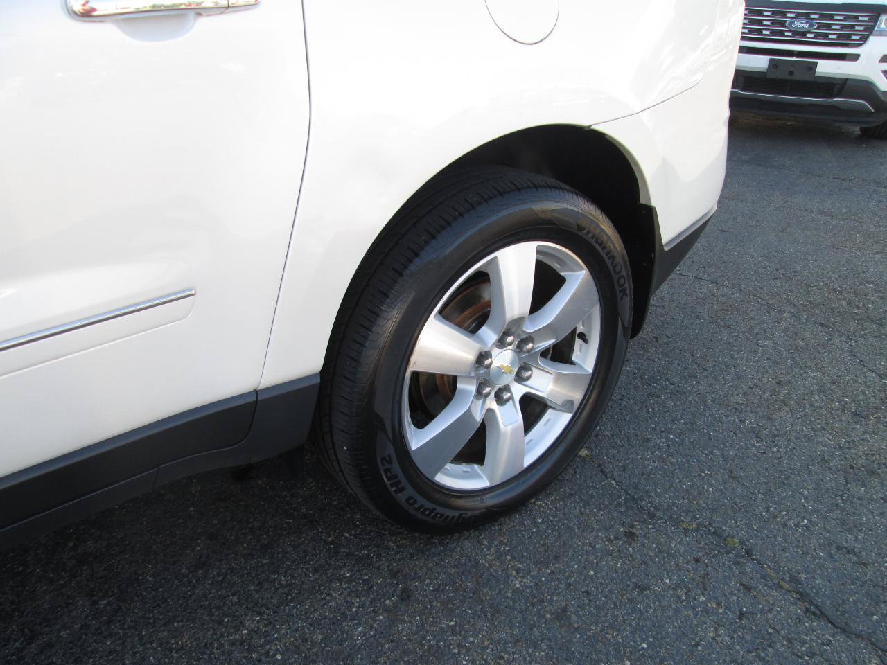 Used 2015 Chevrolet Traverse LTZ AWD/4WD image 38