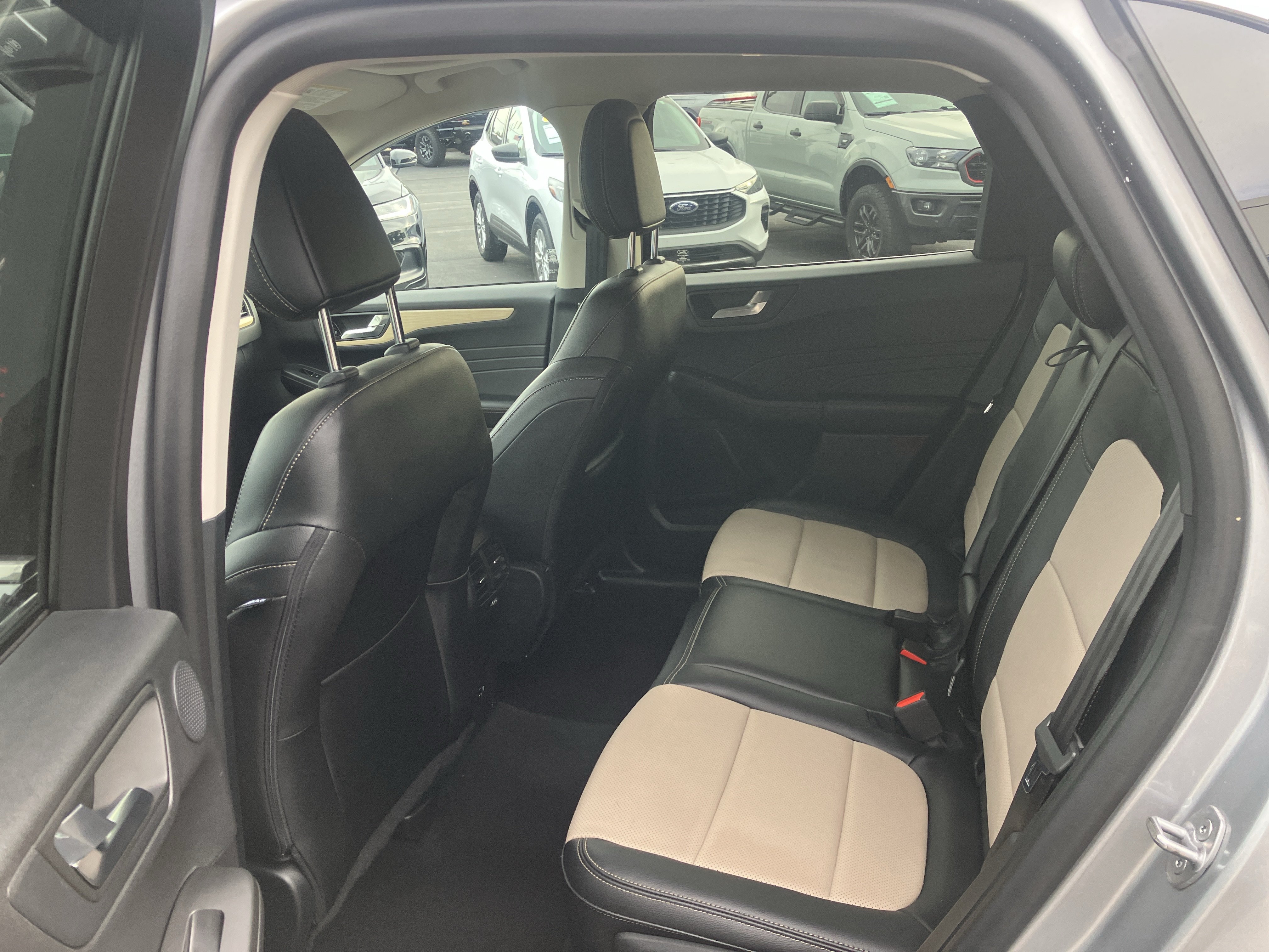 Used 2021 Ford Escape Titanium w/ Titanium Elite Package AWD/4WD image 15