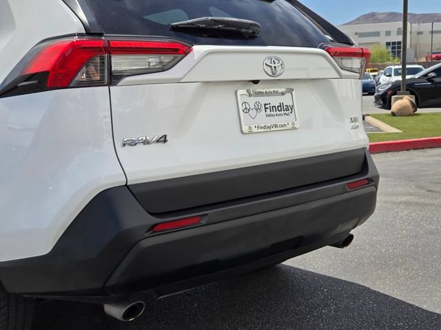 Used 2021 Toyota RAV4 XLE AWD/4WD image 4