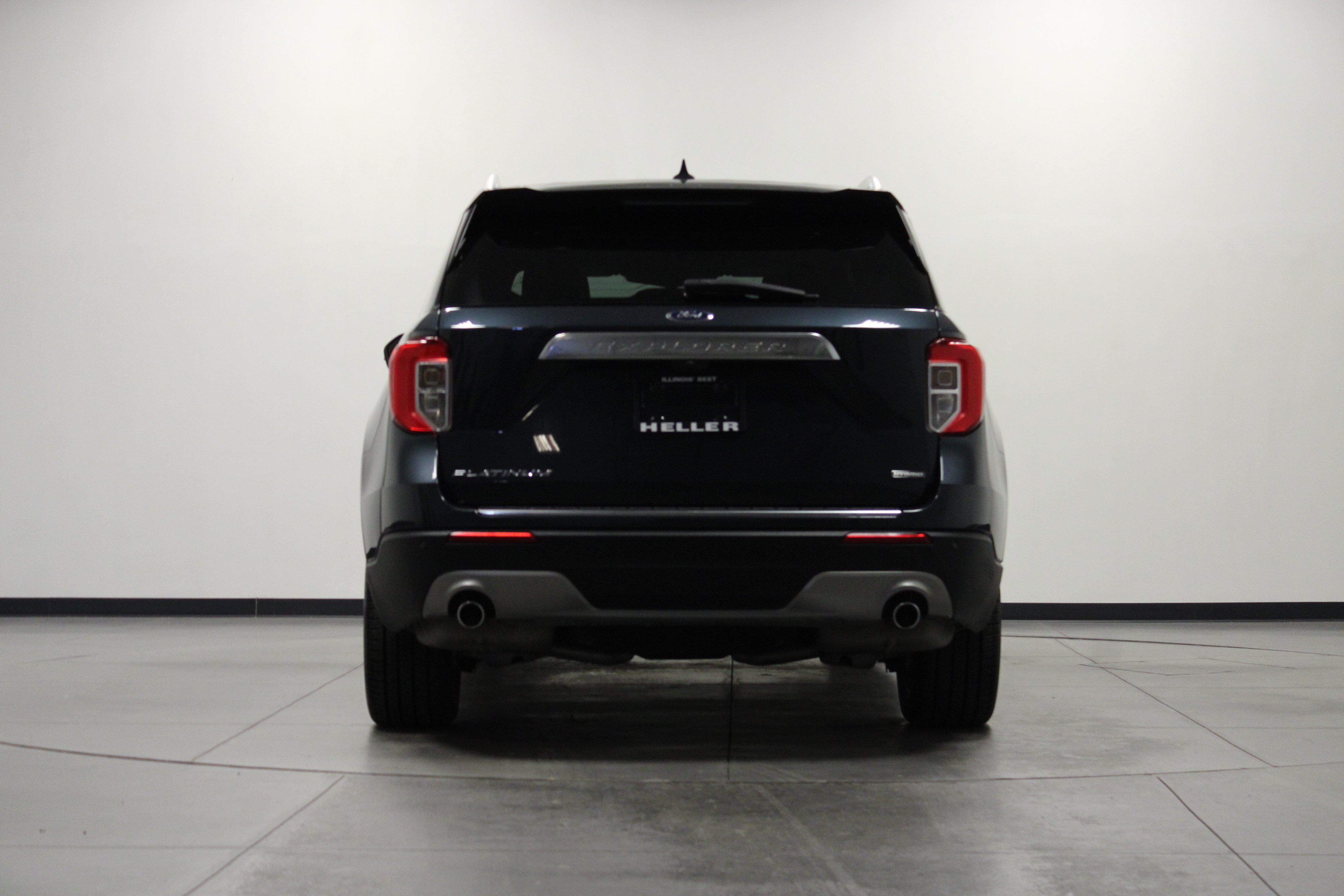 Used 2022 Ford Explorer Platinum w/ Technology Package RWD image 5