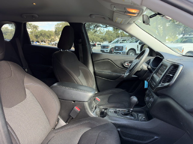 Used 2019 Jeep Cherokee Latitude w/ Popular Appearance Group FWD image 15