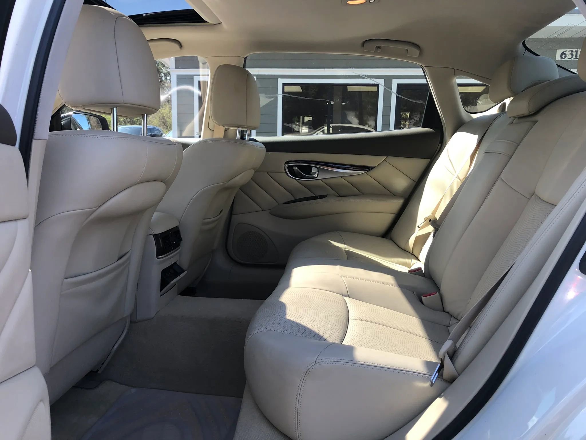 Used 2017 INFINITI Q70 L 3.7 image 33