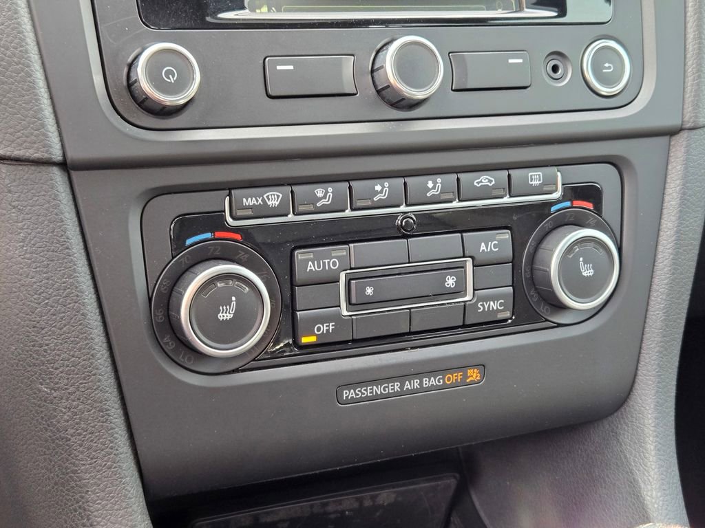 Used 2013 Volkswagen Golf R 4-Door image 35