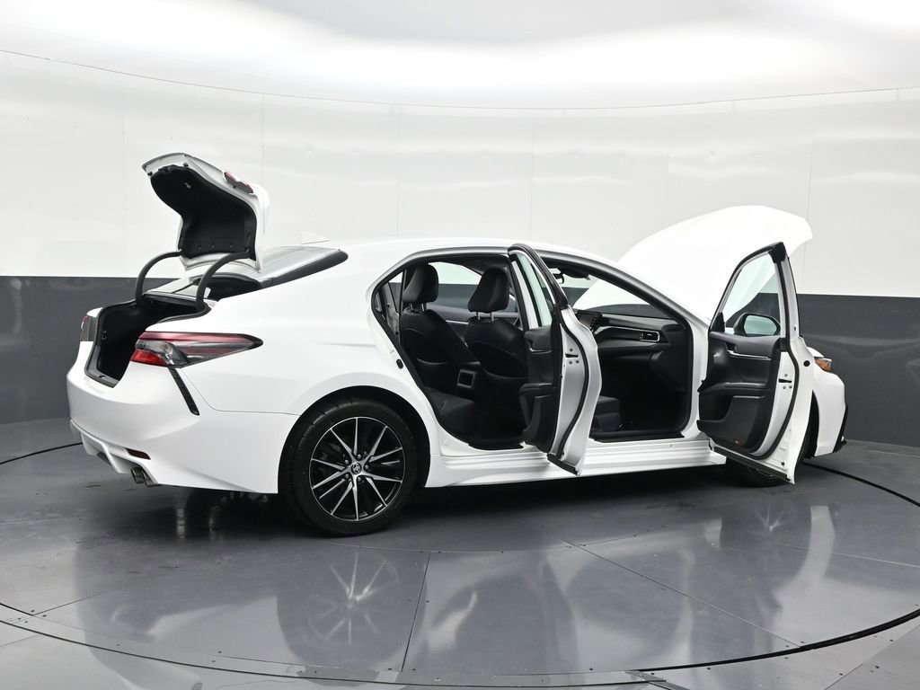 Used 2024 Toyota Camry SE image 31