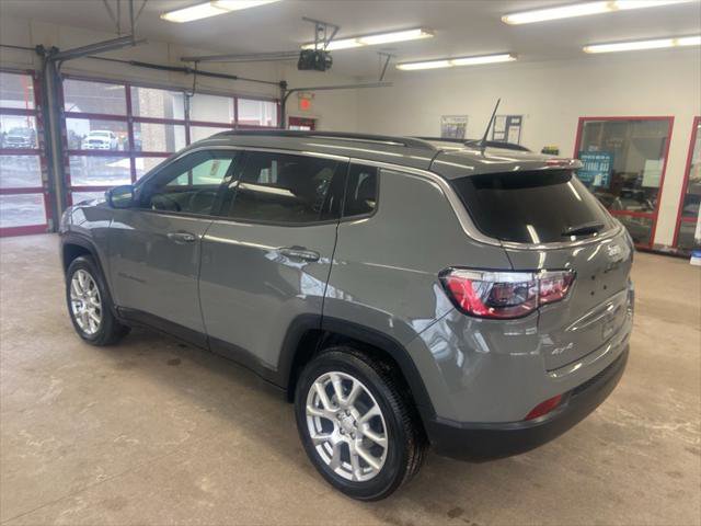 Certified 2023 Jeep Compass Latitude w/ Sun and Sound Group AWD/4WD image 11
