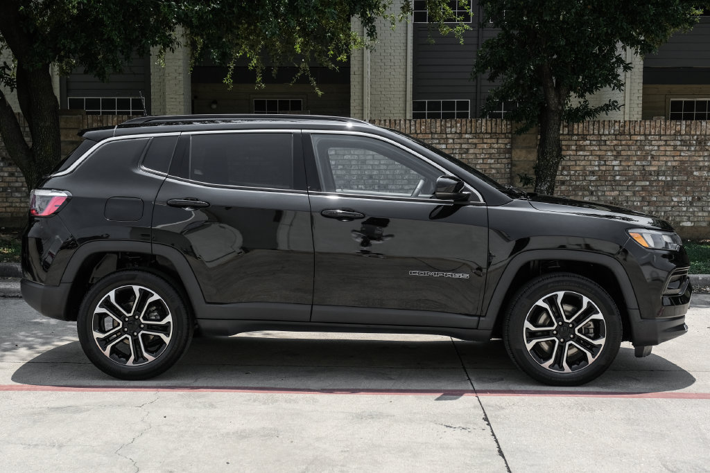Used 2023 Jeep Compass Limited AWD/4WD image 14