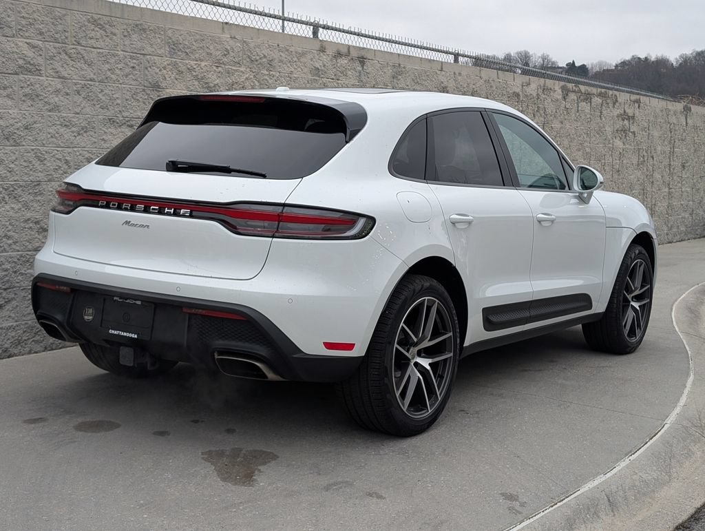 Certified 2025 Porsche Macan AWD/4WD image 7
