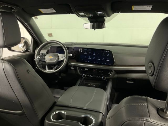 Used 2025 Chevrolet Suburban LT image 16