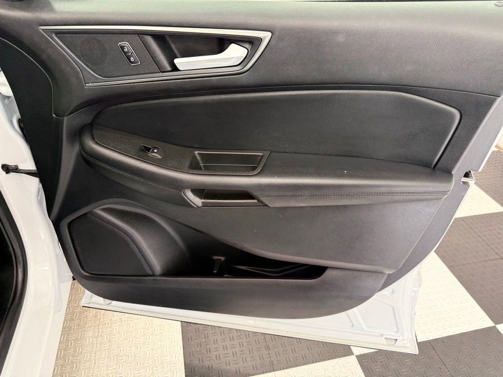 Used 2022 Ford Edge SE w/ Black Appearance Package image 23