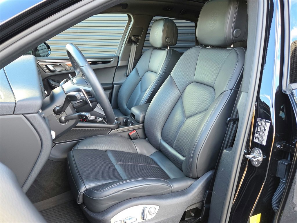 Used 2025 Porsche Macan image 5