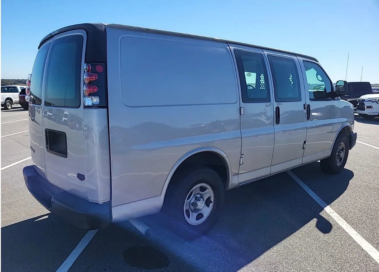 Used 2007 Chevrolet Express 1500 Van 3D image 4