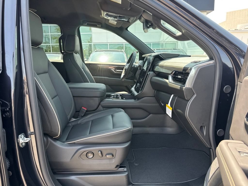 New 2026 GMC Yukon XL Elevation w/ LPO, Elevation Black Package RWD image 18