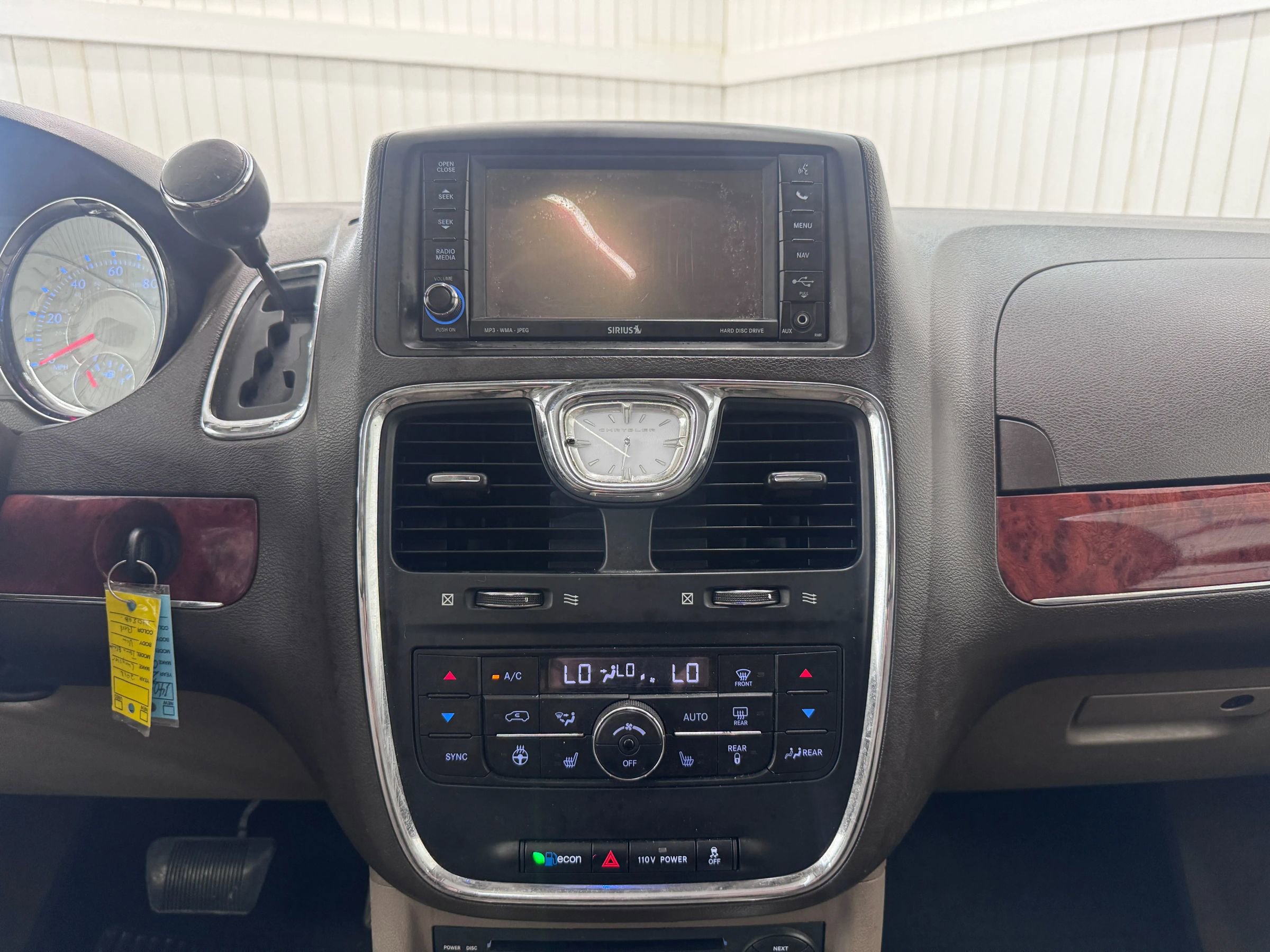 Used 2012 Chrysler Town & Country Limited w/ Luxury Group image 19