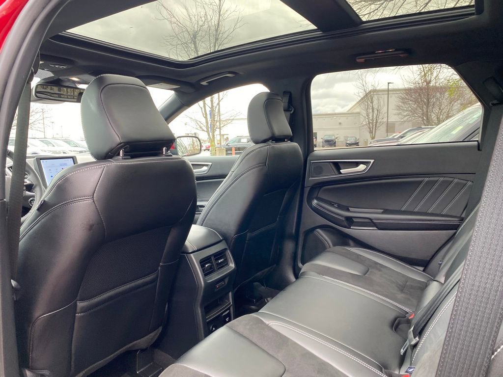 Used 2024 Ford Edge ST w/ Equipment Group 401A AWD/4WD image 31