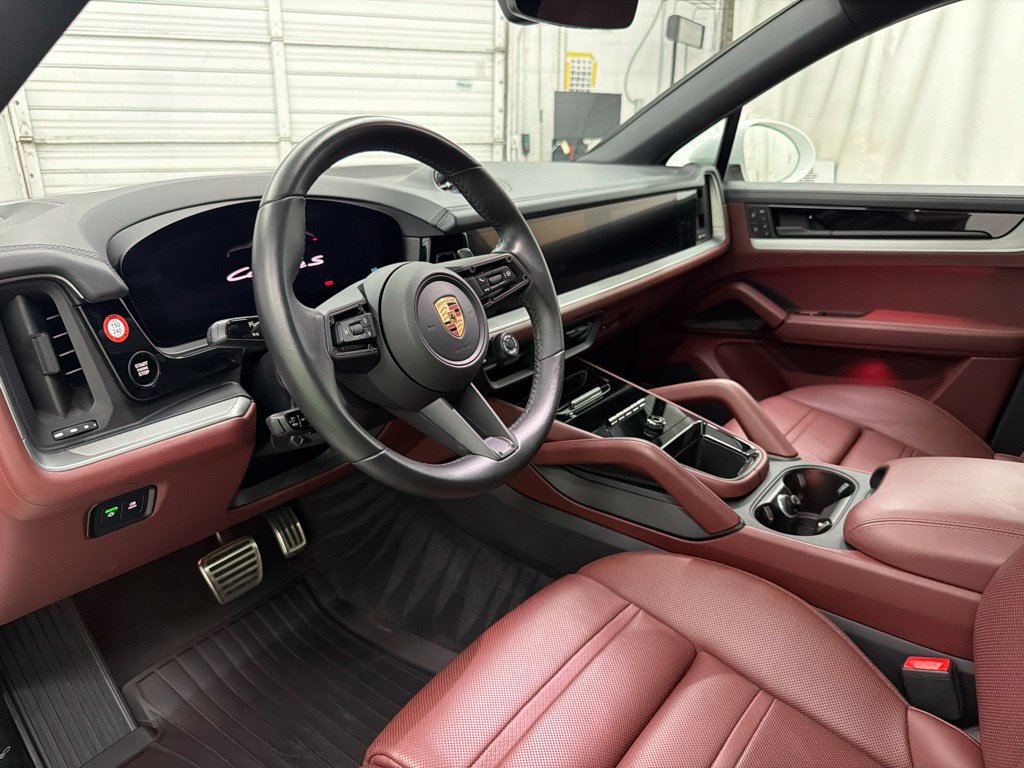 Used 2025 Porsche Cayenne S AWD/4WD image 13