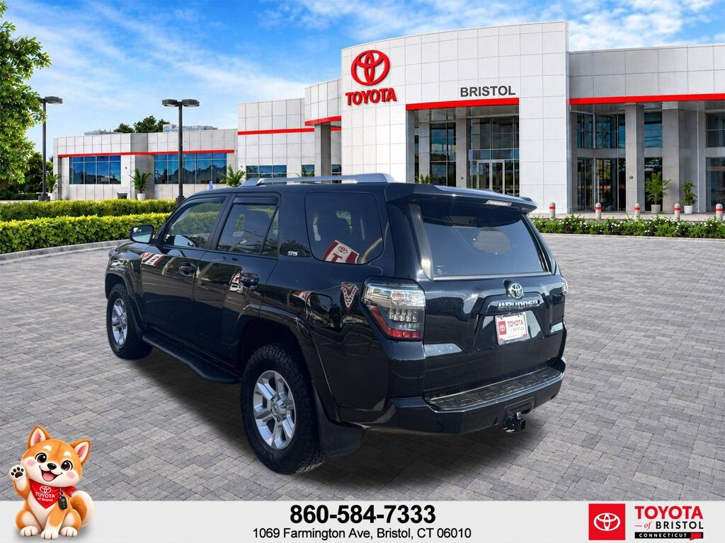 Used 2017 Toyota 4Runner SR5 AWD/4WD image 5