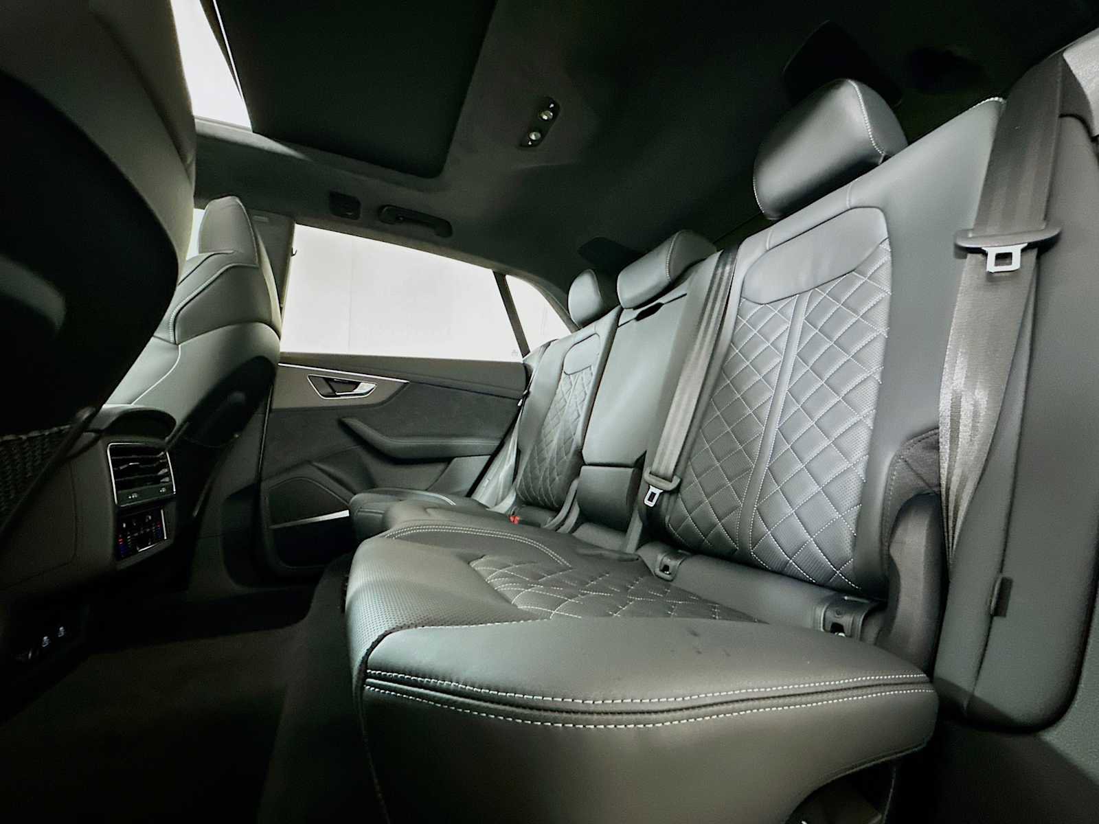 New 2026 Audi SQ8 Prestige image 23