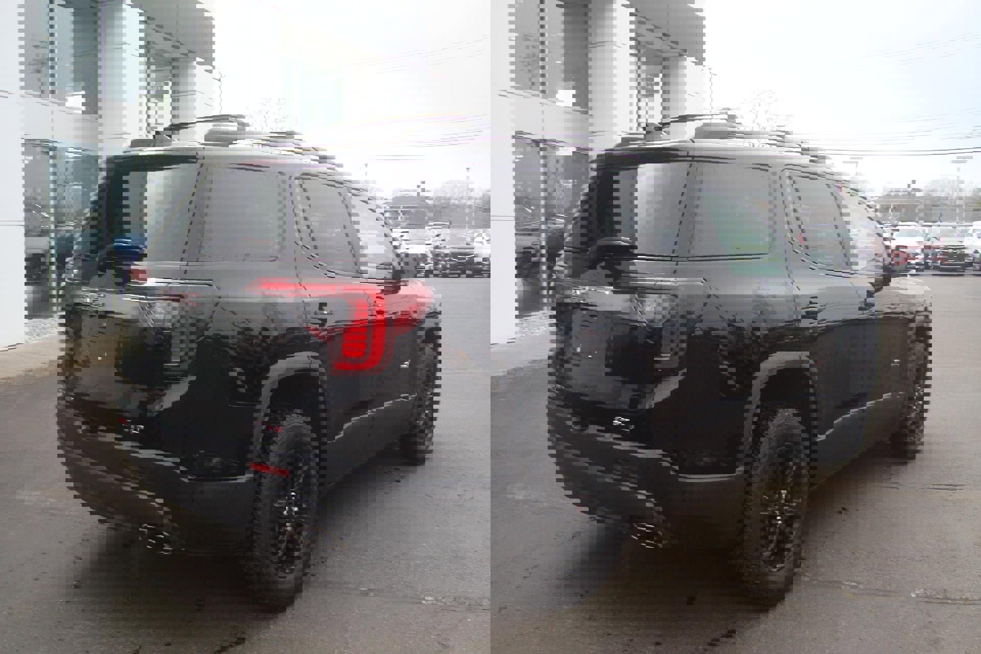 Certified 2022 GMC Acadia AT4 w/ Technology Package image 4