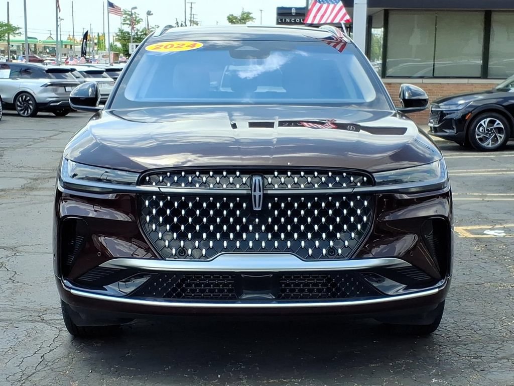 Used 2024 Lincoln Nautilus Reserve AWD/4WD image 2