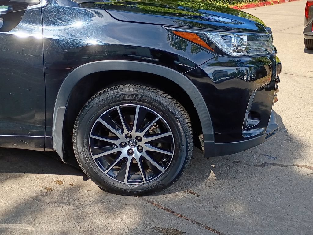 Used 2017 Toyota Highlander SE AWD/4WD image 2