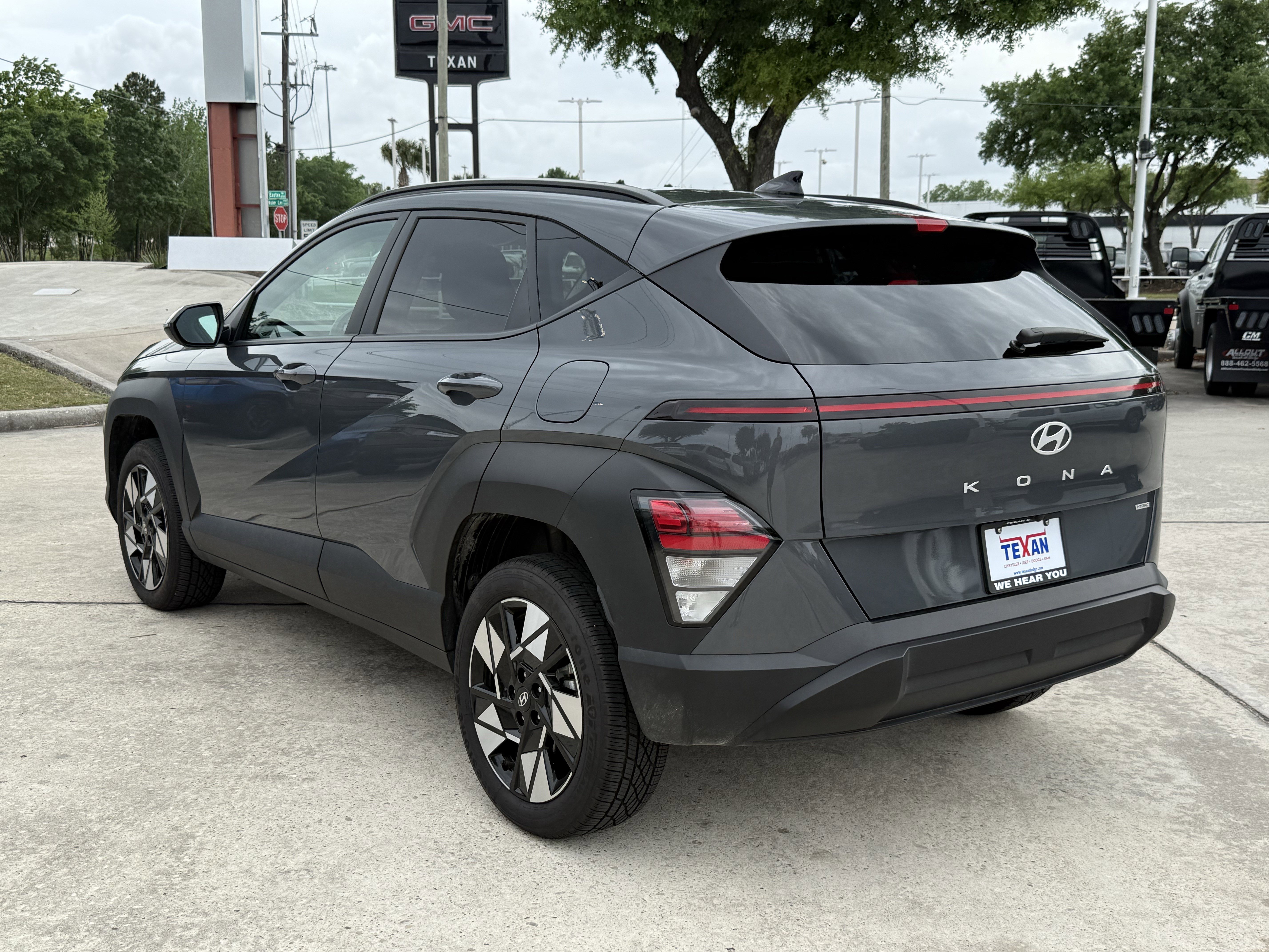 Used 2025 Hyundai Kona SEL AWD/4WD image 5