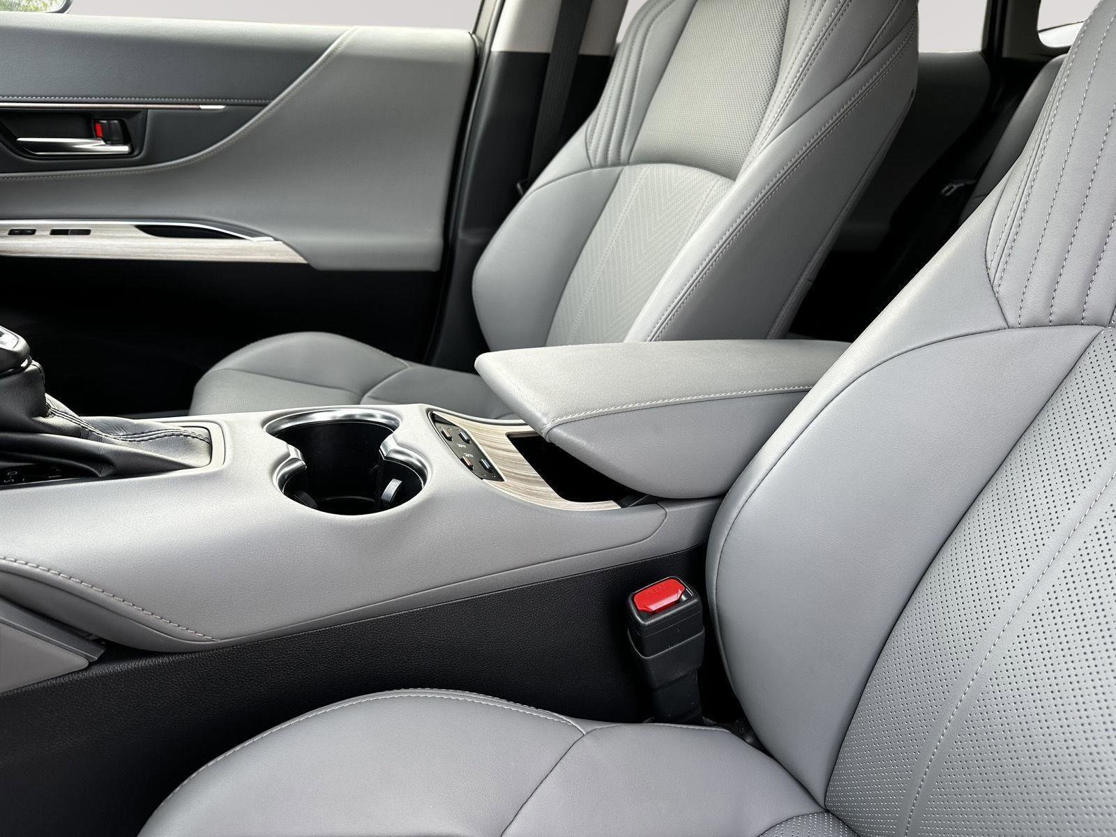 Used 2021 Toyota Venza Limited AWD/4WD image 19